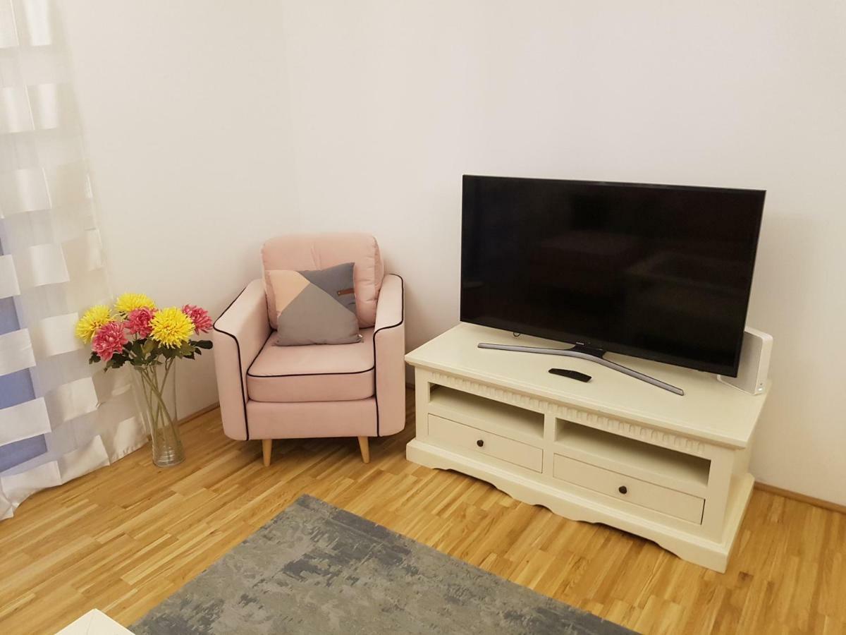 White Vintage Park View Apartment Vienne Extérieur photo