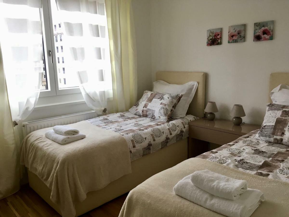 White Vintage Park View Apartment Vienne Extérieur photo