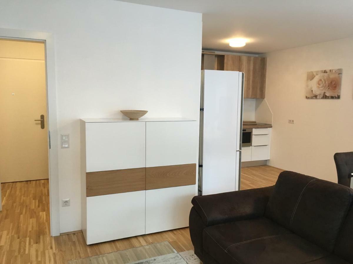 White Vintage Park View Apartment Vienne Extérieur photo