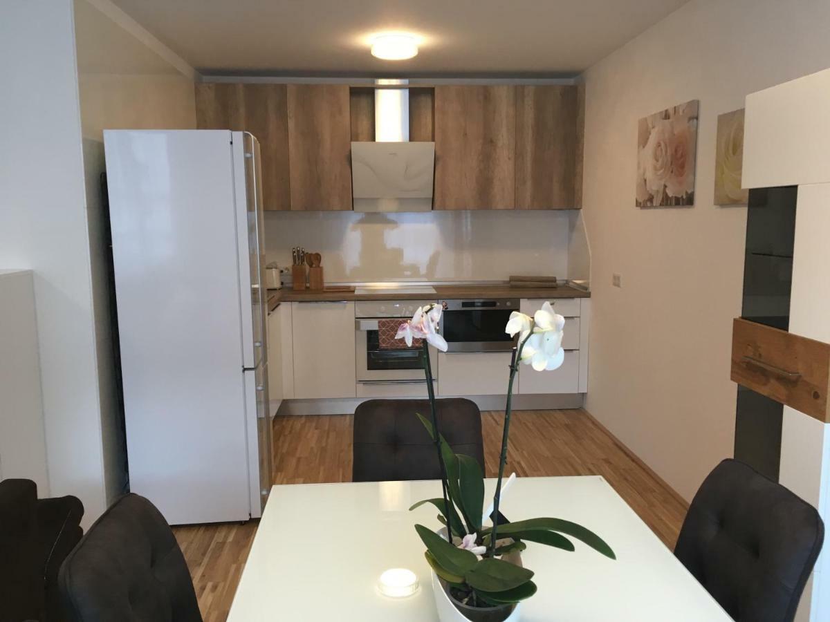 White Vintage Park View Apartment Vienne Extérieur photo