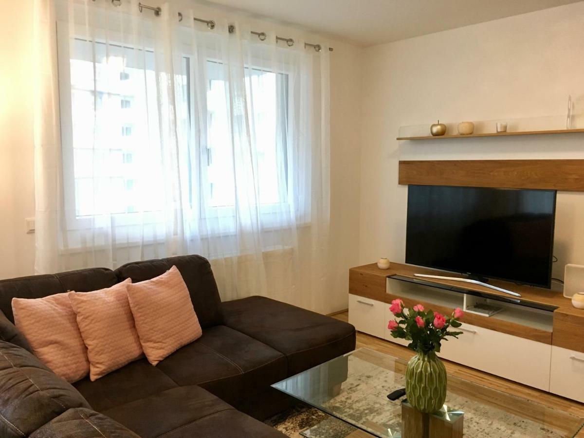 White Vintage Park View Apartment Vienne Extérieur photo