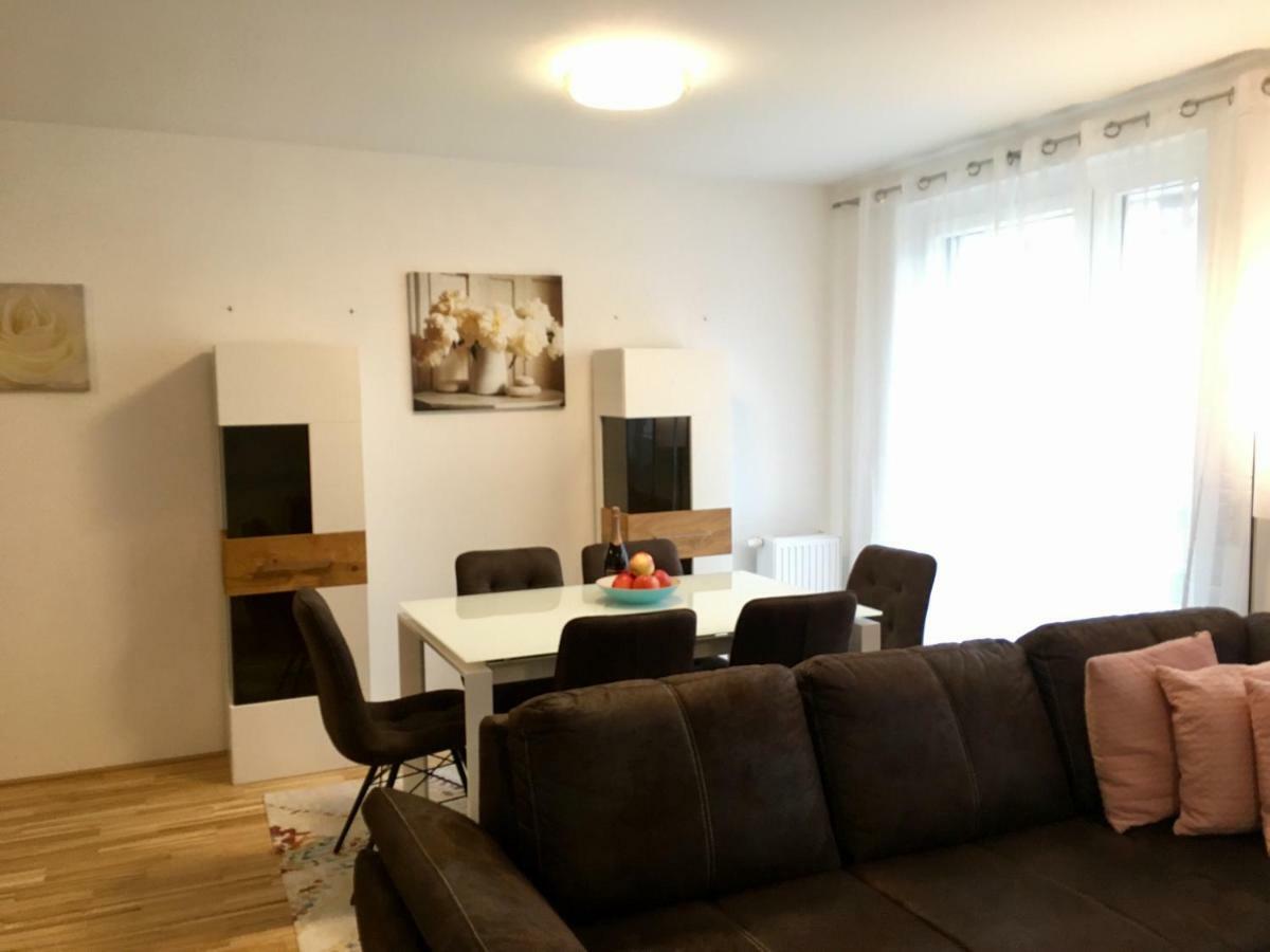 White Vintage Park View Apartment Vienne Extérieur photo