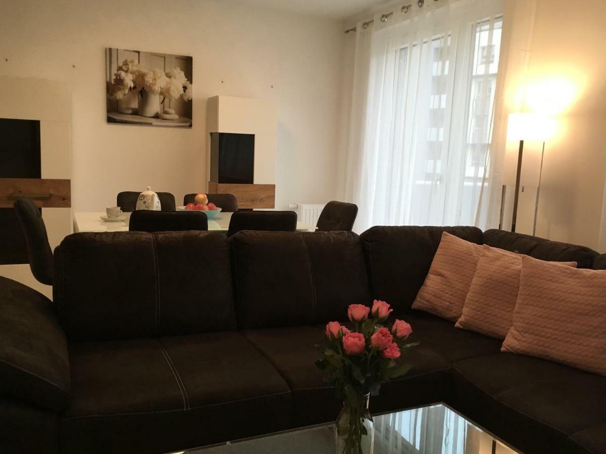 White Vintage Park View Apartment Vienne Extérieur photo