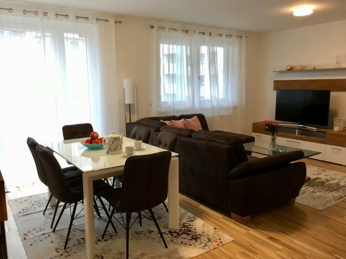 White Vintage Park View Apartment Vienne Extérieur photo